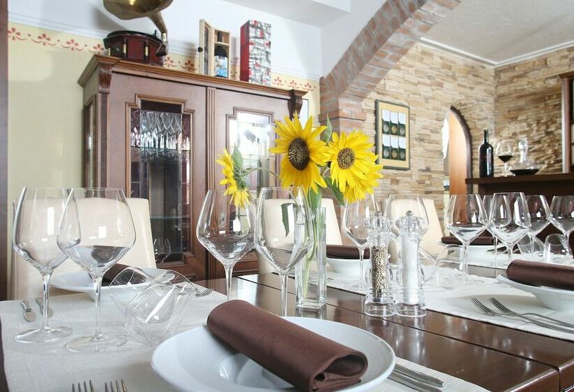 هتل Saksida Holiday Park