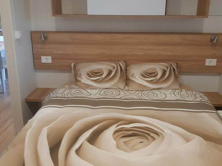 هتل Saksida Holiday Park