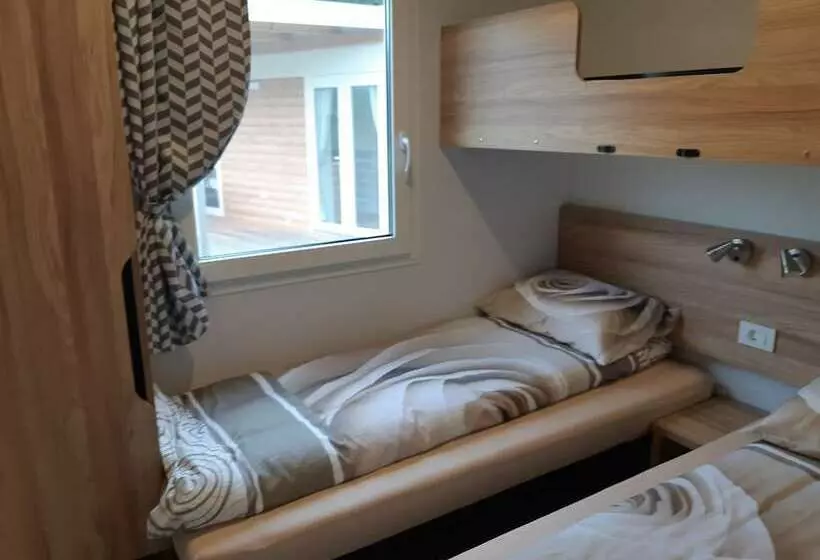 هتل Saksida Holiday Park