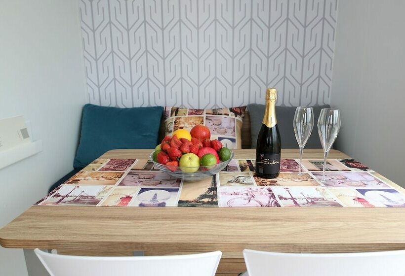 هتل Saksida Holiday Park