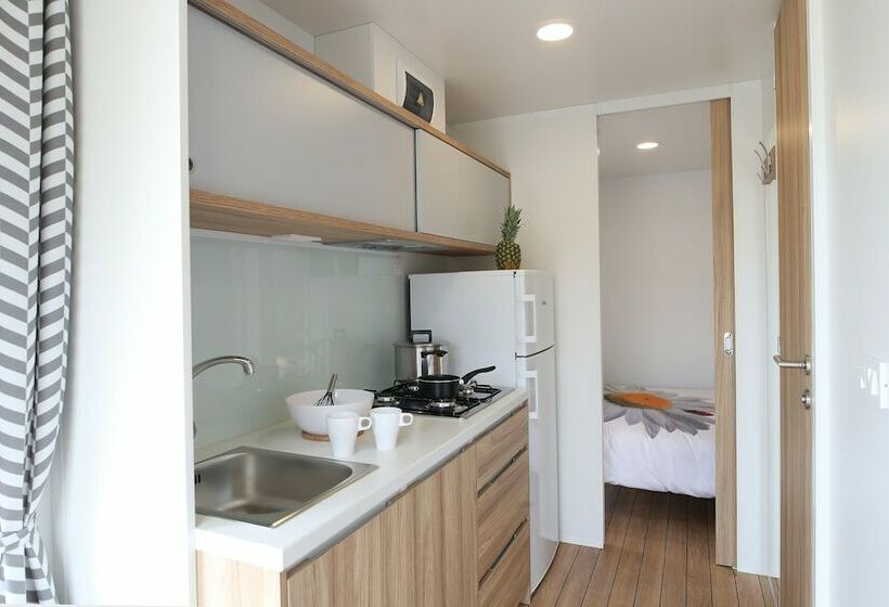 هتل Saksida Holiday Park