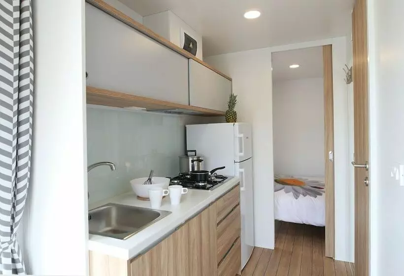 هتل Saksida Holiday Park