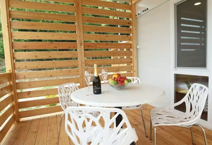 هتل Saksida Holiday Park