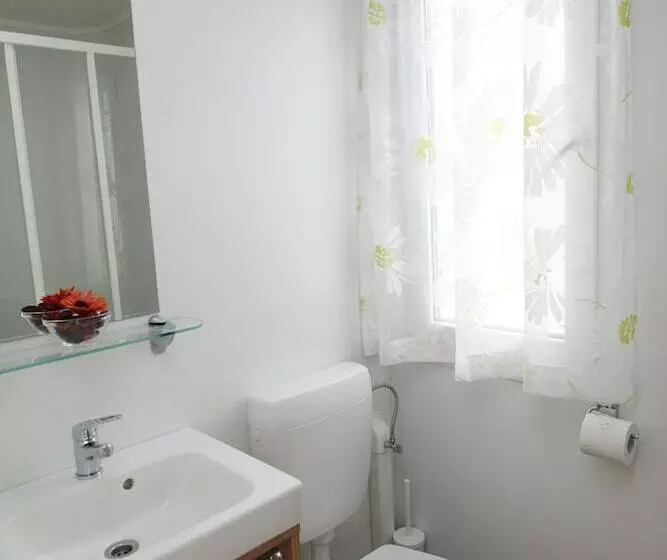 هتل Saksida Holiday Park