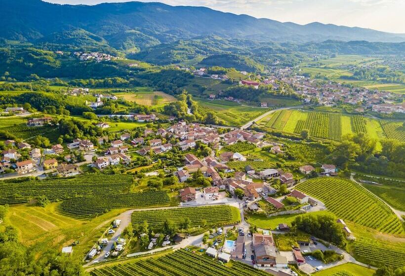 هتل Saksida Holiday Park