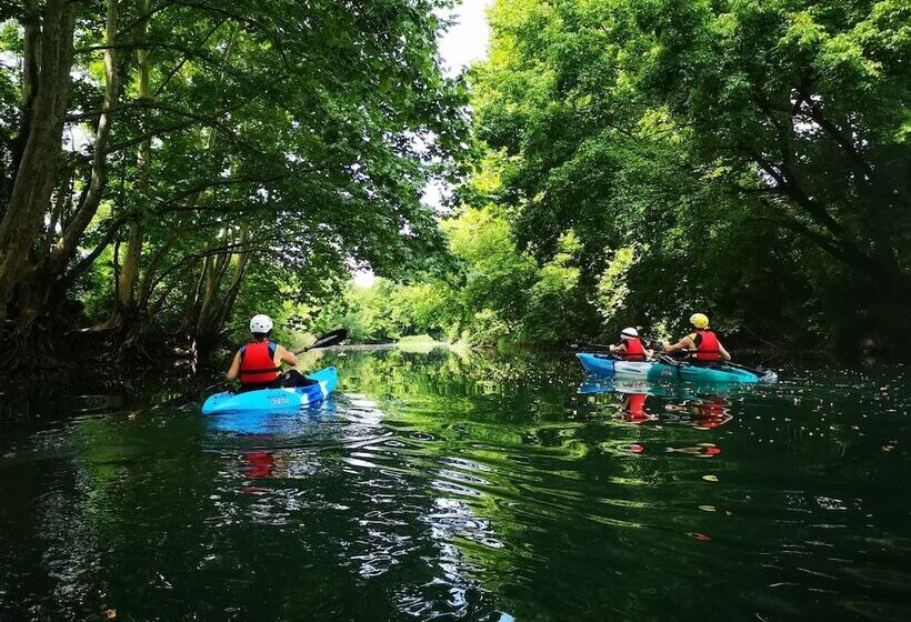 هتل Saksida Holiday Park