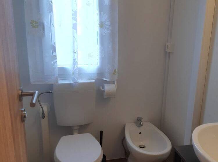 هتل Saksida Holiday Park