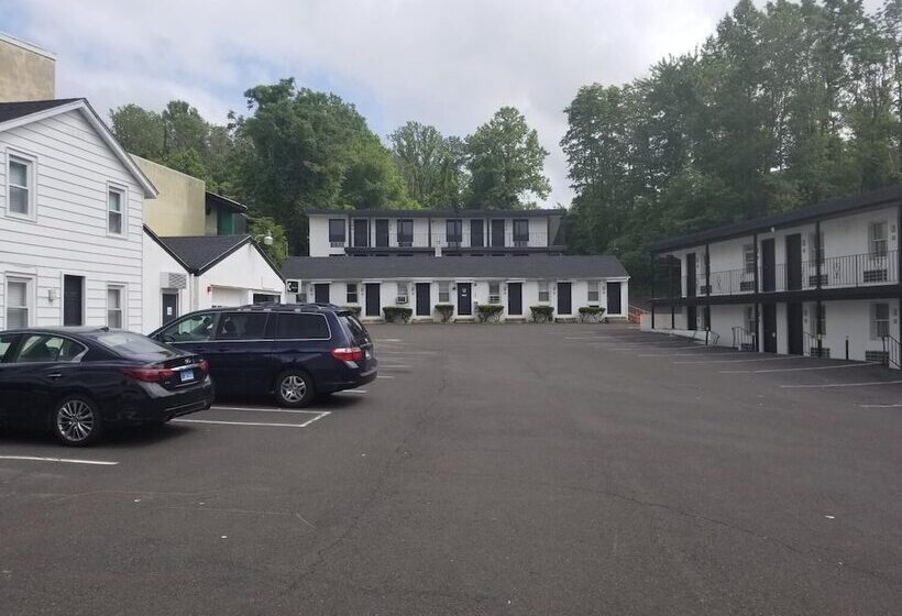 汽车旅馆  Penn Lodge Hotel & Suites