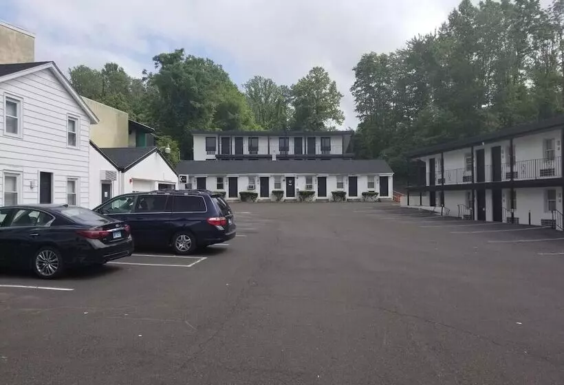 モーテル Penn Lodge Hotel & Suites