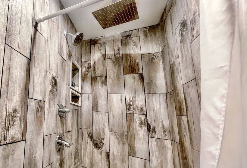 汽车旅馆  Penn Lodge Hotel & Suites