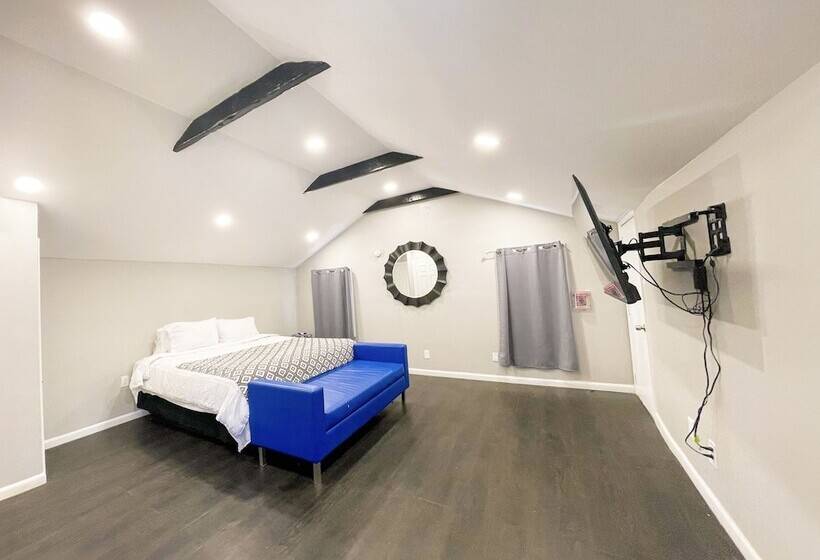 汽车旅馆  Penn Lodge Hotel & Suites