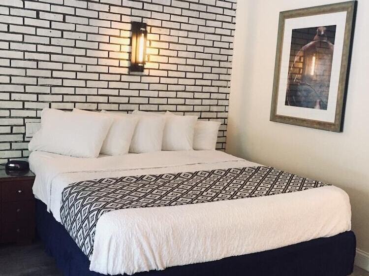 汽车旅馆  Penn Lodge Hotel & Suites