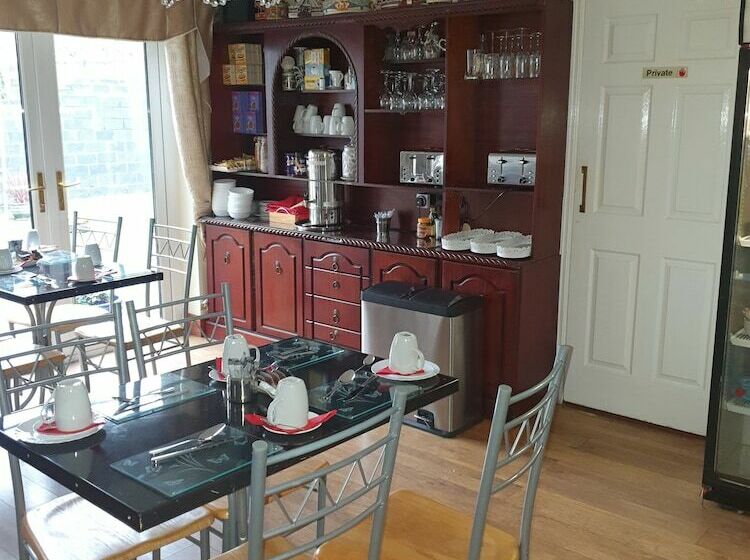 Bed and Breakfast Golden Dawn Guesthouse