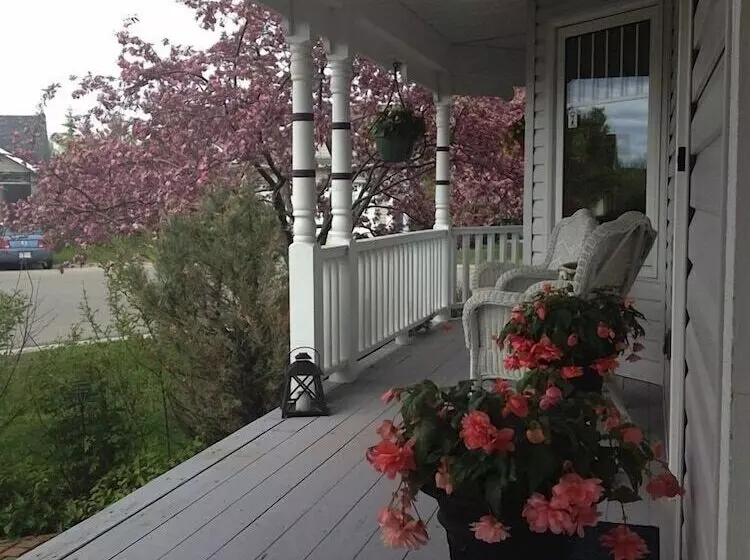 Elevate Rooms Harmony House B&b