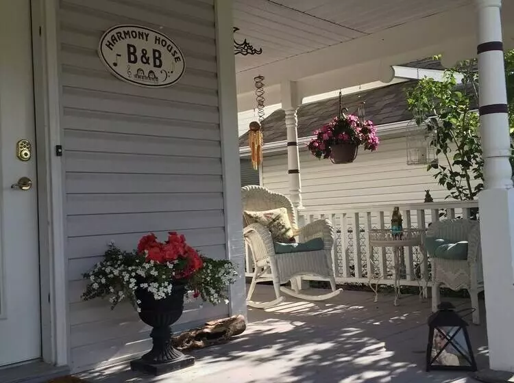 Elevate Rooms Harmony House B&b