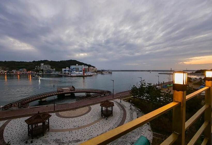 Gijang Golden Bay Pool Villas Pension