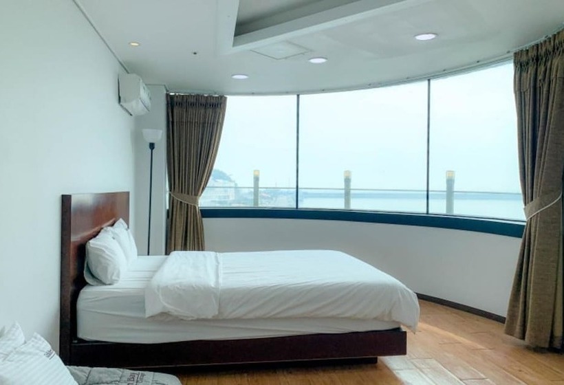 Gijang Golden Bay Pool Villas Pension