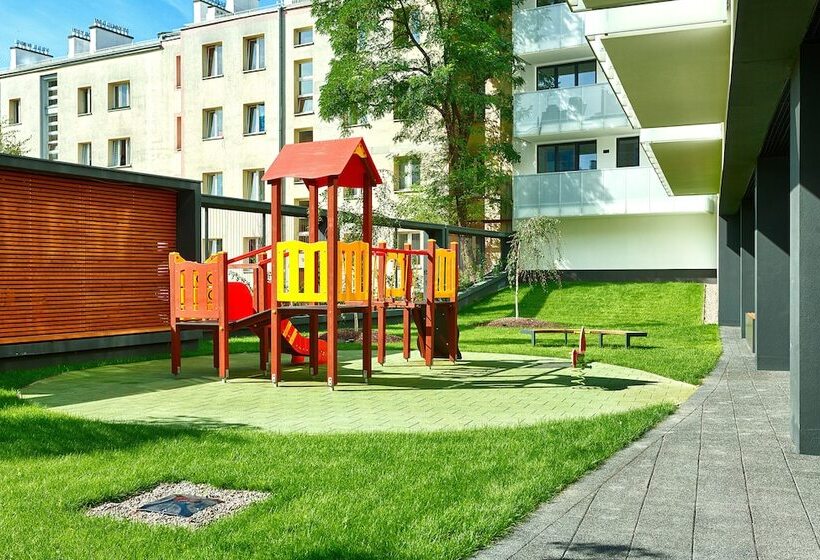 هتل E Apartments Dzielna 72
