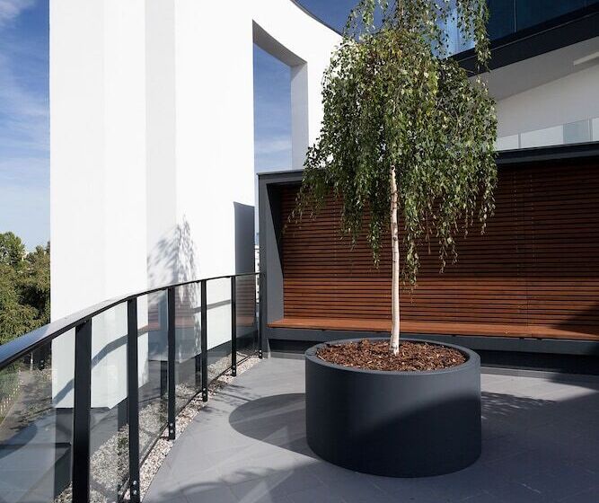 هتل E Apartments Dzielna 72