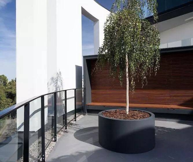 هتل E Apartments Dzielna 72