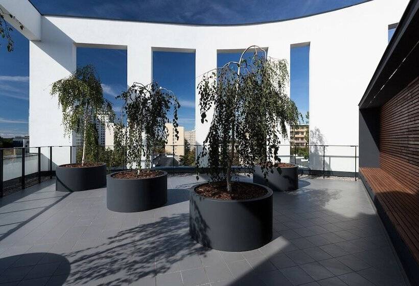 هتل E Apartments Dzielna 72