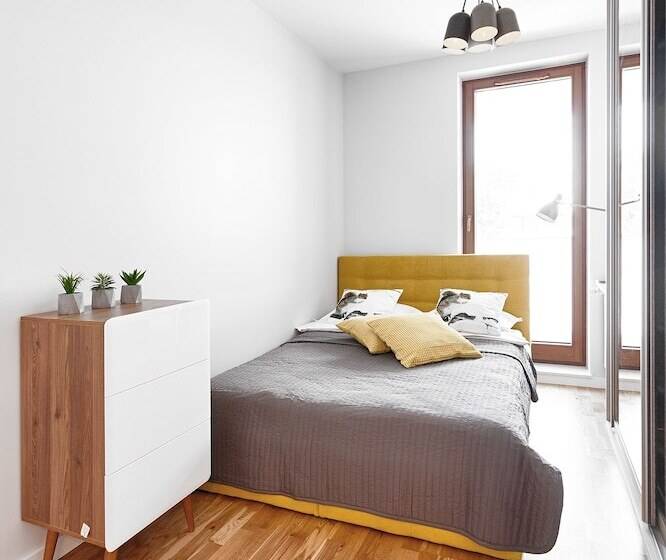 هتل E Apartments Dzielna 72