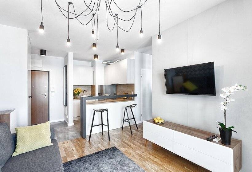 هتل E Apartments Dzielna 72