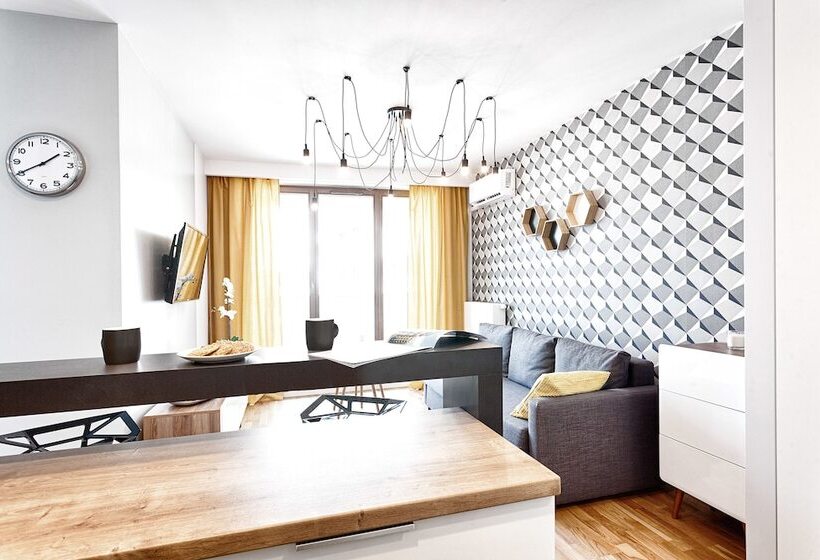 هتل E Apartments Dzielna 72