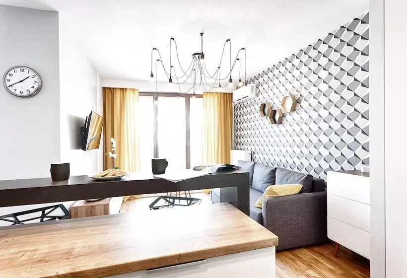 هتل E Apartments Dzielna 72