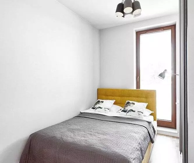 هتل E Apartments Dzielna 72