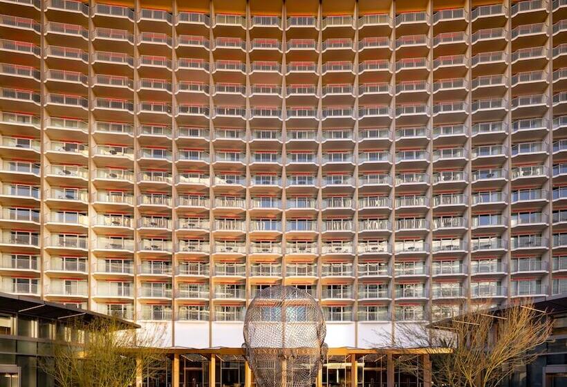 فندق Fairmont Century Plaza Gold Experience