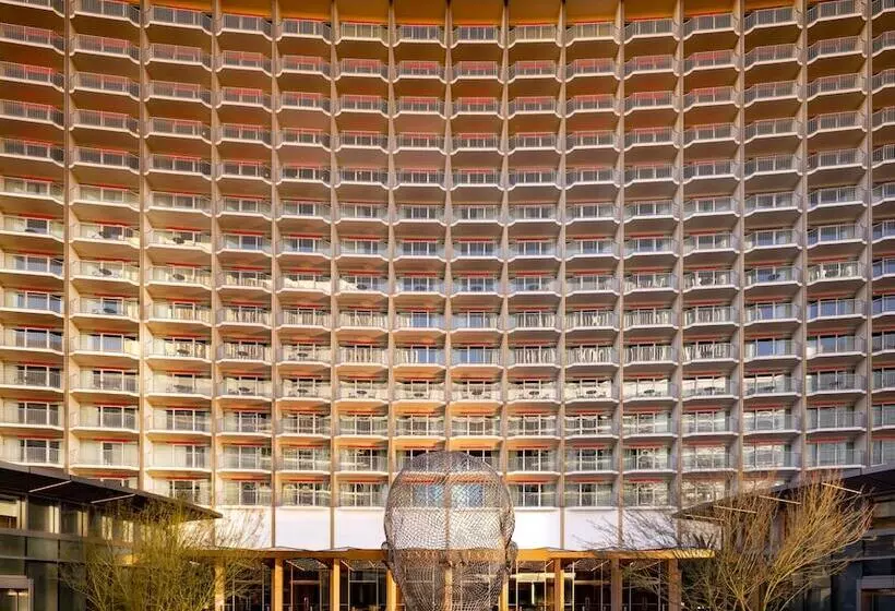 Hotelli Fairmont Century Plaza Gold Experience