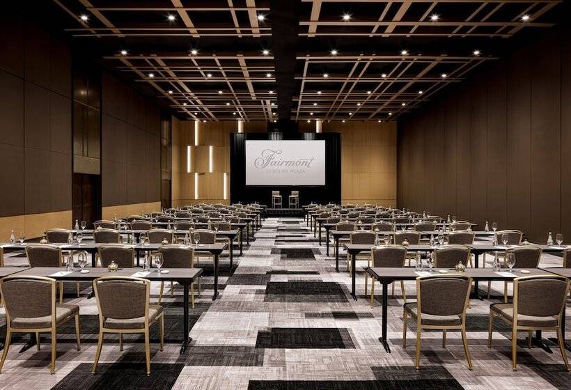 فندق Fairmont Century Plaza Gold Experience