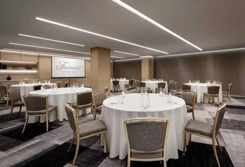 Hotelli Fairmont Century Plaza Gold Experience