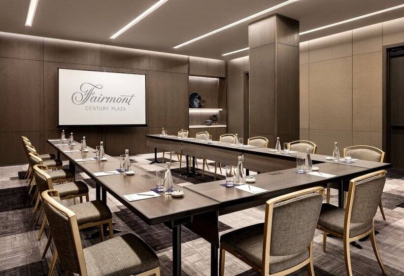 فندق Fairmont Century Plaza Gold Experience