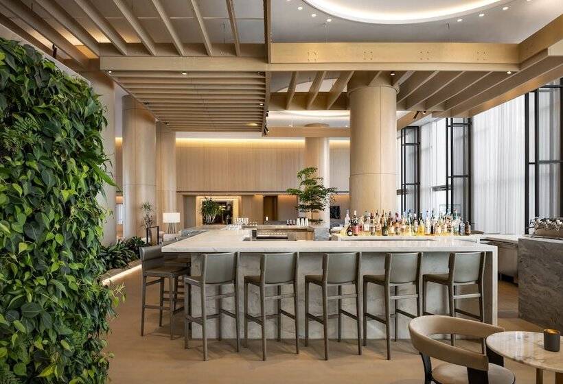 فندق Fairmont Century Plaza Gold Experience