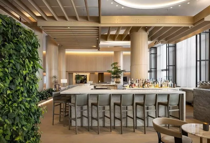 Hotelli Fairmont Century Plaza Gold Experience