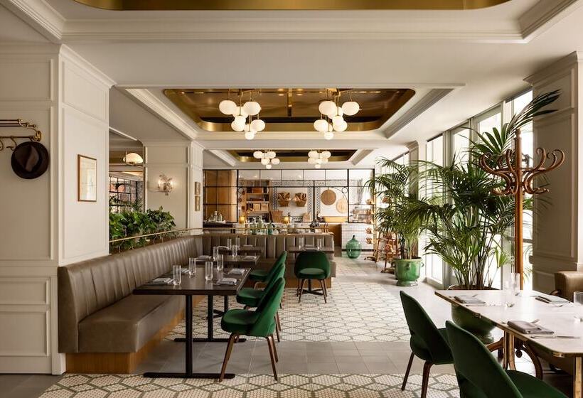 فندق Fairmont Century Plaza Gold Experience