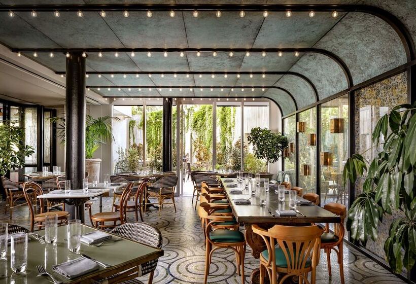 فندق Fairmont Century Plaza Gold Experience