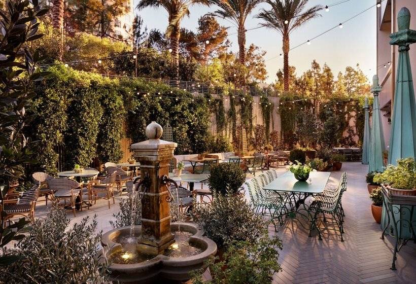 فندق Fairmont Century Plaza Gold Experience