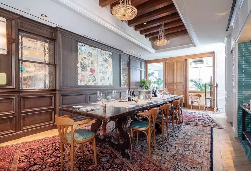 Hotelli Fairmont Century Plaza Gold Experience