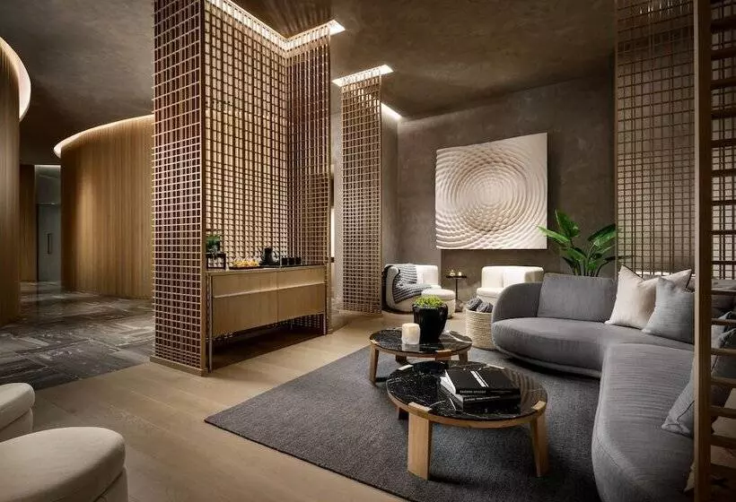 Hotelli Fairmont Century Plaza Gold Experience