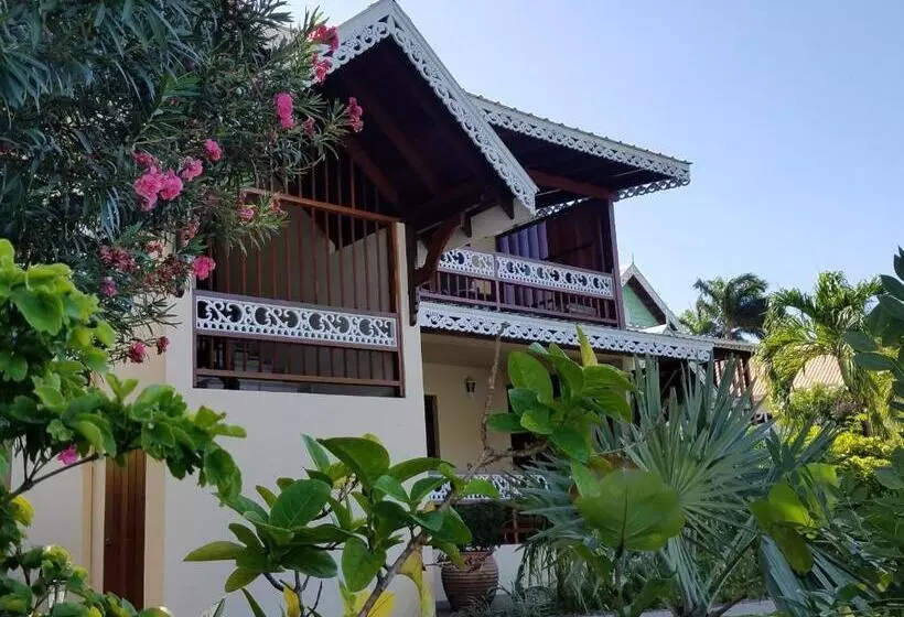 هتل Gingerbread Suites