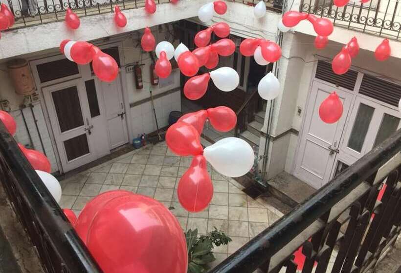 Hotel Goroomgo Bajrang Paharganj New Delhi
