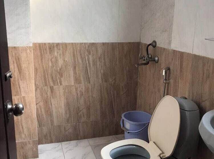 Hotel Goroomgo Bajrang Paharganj New Delhi