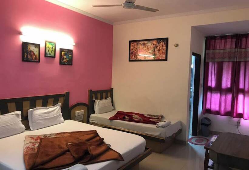 Hotel Goroomgo Bajrang Paharganj New Delhi