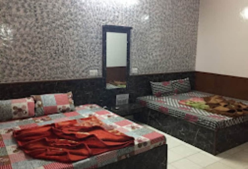 Hotel Goroomgo Bajrang Paharganj New Delhi