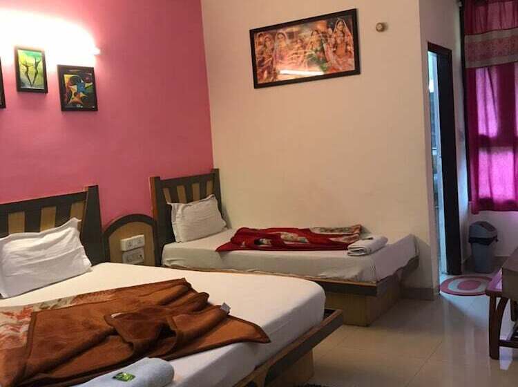 Hotel Goroomgo Bajrang Paharganj New Delhi