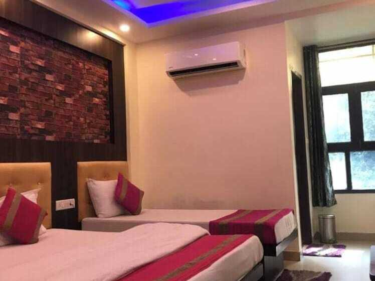 Hotel Goroomgo Bajrang Paharganj New Delhi