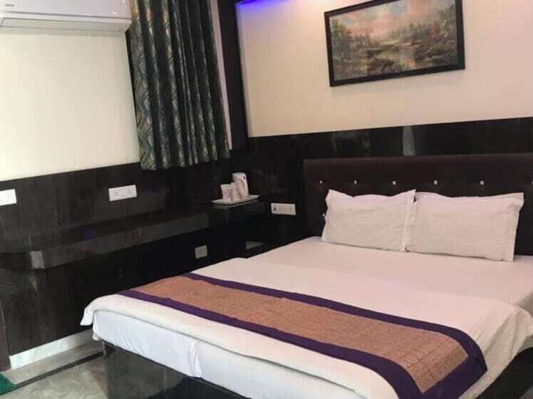 Hotel Goroomgo Bajrang Paharganj New Delhi